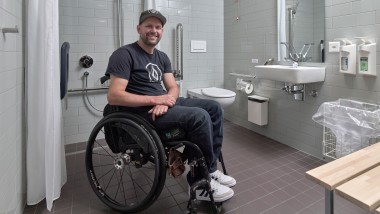 De vorbă cu Peter Roos la Centrul elvețian pentru paraplegici din Nottwil (© Ben Huggler)