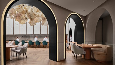 Restaurantul gourmet Born din Singapore este o capodoperă de design, atât la interior, cât și la exterior (© Owen Raggett)