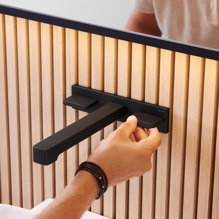 Geberit ONE baterii negre în trend (© Geberit) Geberit ONE baterii negre în trend (© Geberit)