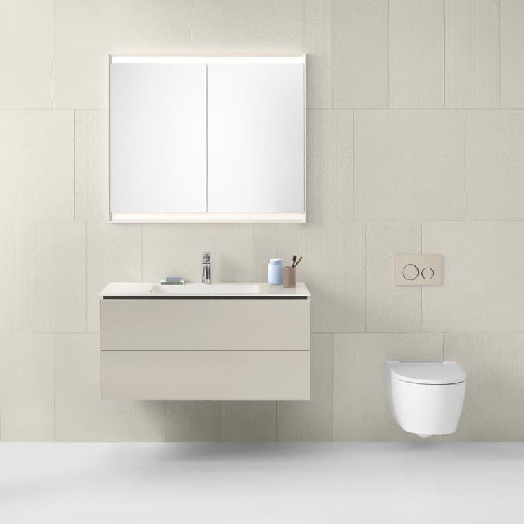 Baie Geberit cu mobilier în culori deschise Baie Geberit cu mobilier în culori deschise