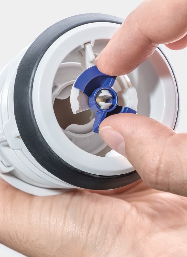 Robinetul de spălare din rezervorul Geberit este ușor de curățat (© Geberit) Robinetul de spălare din rezervorul Geberit este ușor de curățat (© Geberit)