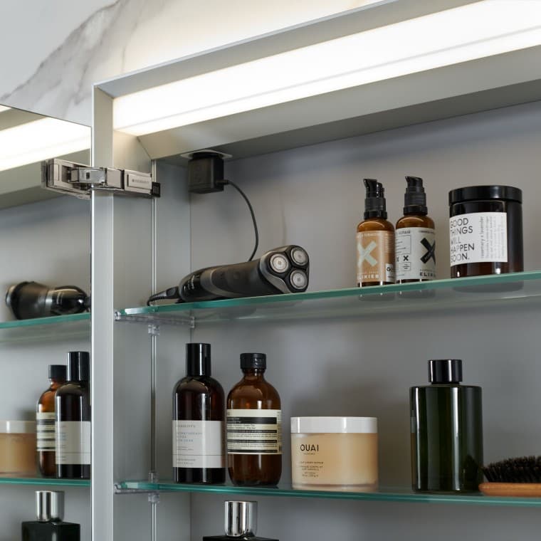 Dulap cu oglindă deschis Geberit ONE cu ComfortLight Dulap cu oglindă deschis Geberit ONE cu ComfortLight