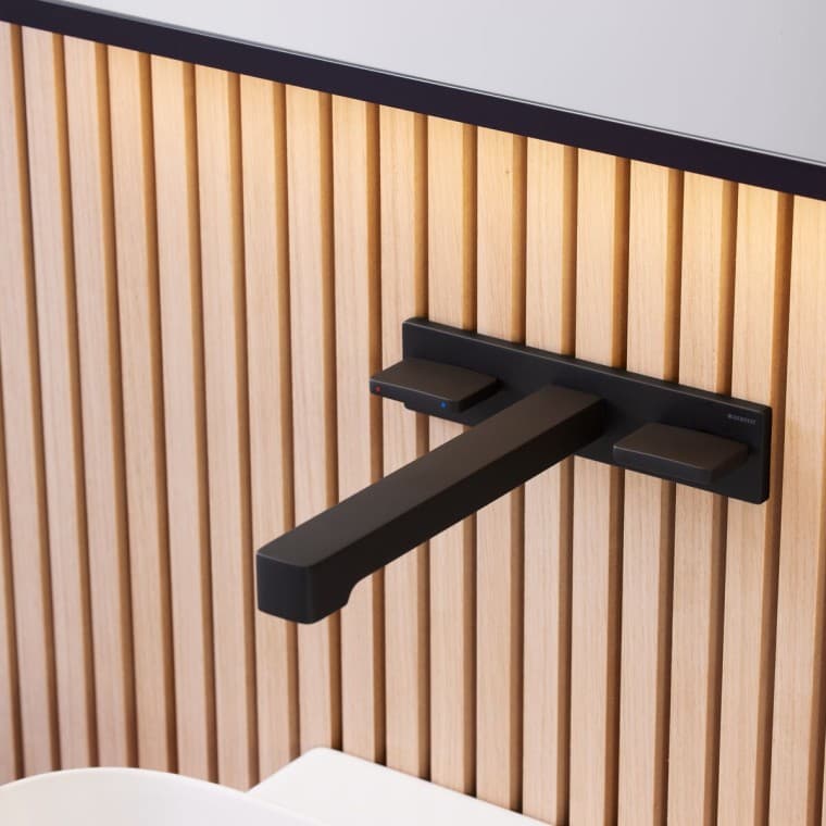 Baterie pătrată cu montare pe perete Geberit ONE în negru mat Baterie pătrată cu montare pe perete Geberit ONE în negru mat