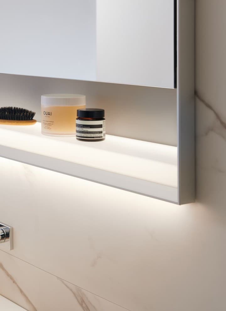 Geberit ONE dulap oglindă în aluminiu anodizat Geberit ONE dulap oglindă în aluminiu anodizat