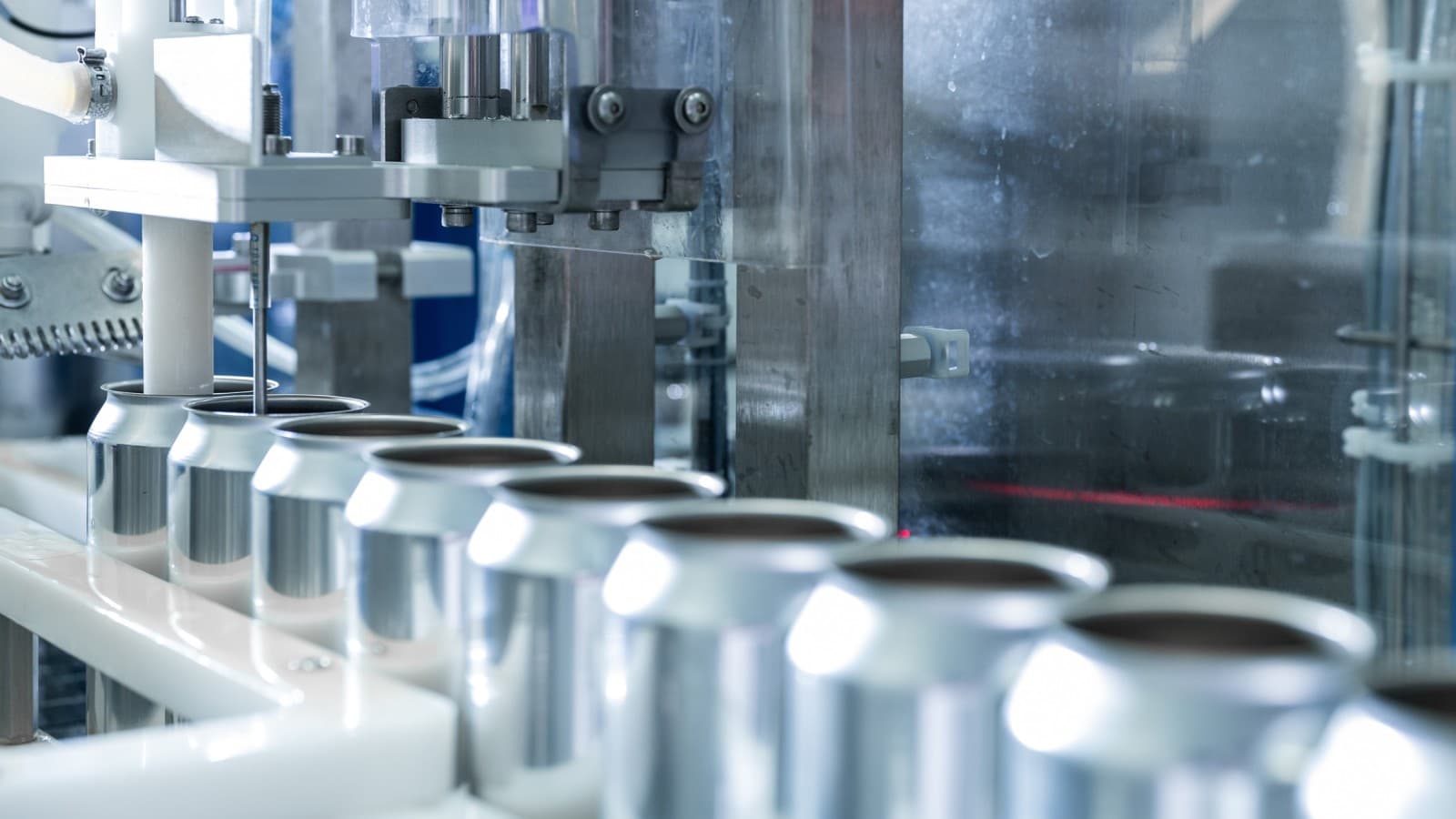 Pe lângă apa potabilă, conductele Geberit sunt utilizate și pentru gaze și lichide în industria alimentară Pe lângă apa potabilă, conductele Geberit sunt utilizate și pentru gaze și lichide în industria alimentară