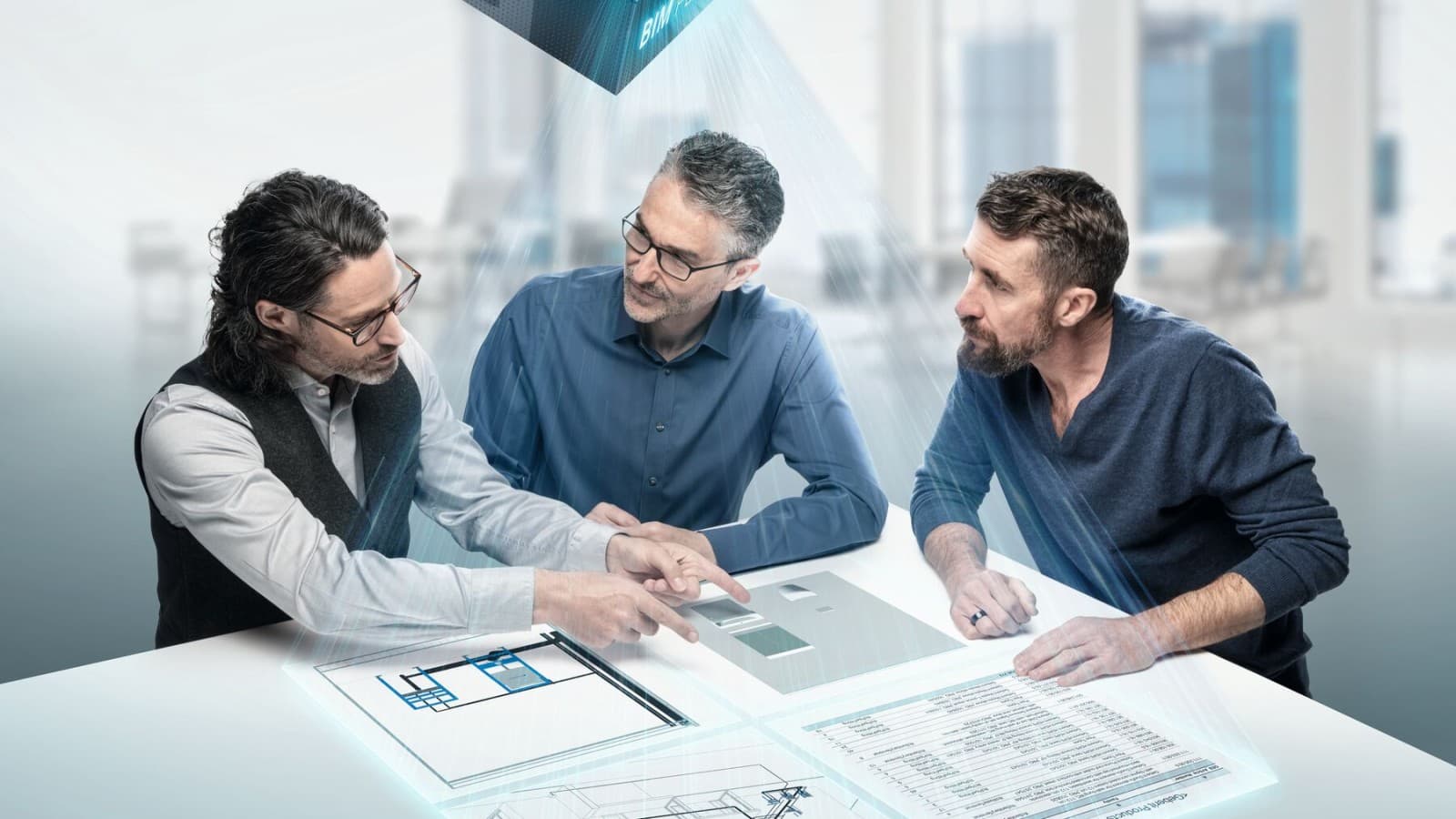 Proiectanţii în plină discuţie în jurul unei mese cu simbolul BIM Proiectanţii în plină discuţie în jurul unei mese cu simbolul BIM
