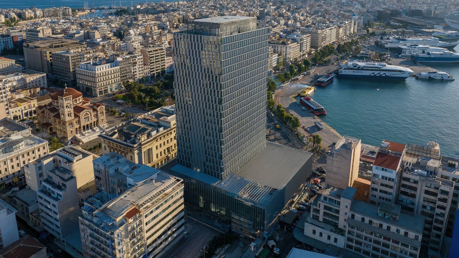 O nouă față pentru vechiul gigant (© George Fakaros) O nouă față pentru vechiul gigant (© George Fakaros)