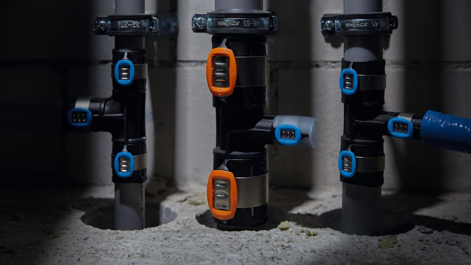 Conexiunile nepresate sunt, de asemenea, ușor de recunoscut în întuneric Conexiunile nepresate sunt, de asemenea, ușor de recunoscut în întuneric