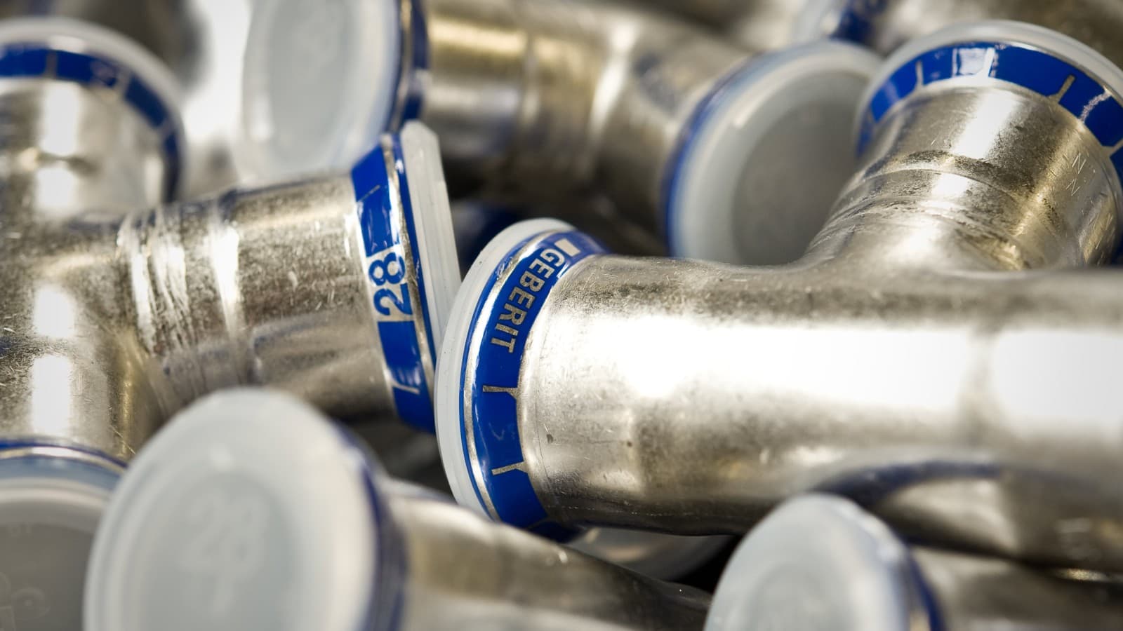 Geberit Mapress din oțel inoxidabil în producție Geberit Mapress din oțel inoxidabil în producție