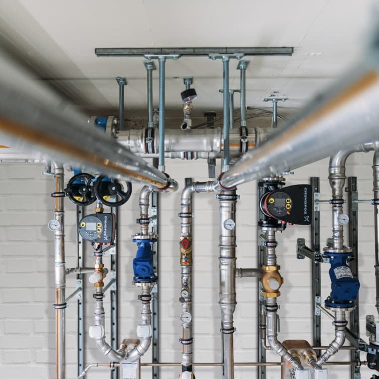 Sistemul Geberit Mapress Therm oferă protecţie fiabilă împotriva coroziunii externe, în cazul circuitelor de răcire sau de refrigerare închise, unde există posibilitatea formării condensului. Sistemul Geberit Mapress Therm oferă protecţie fiabilă împotriva coroziunii externe, în cazul circuitelor de răcire sau de refrigerare închise, unde există posibilitatea formării condensului.