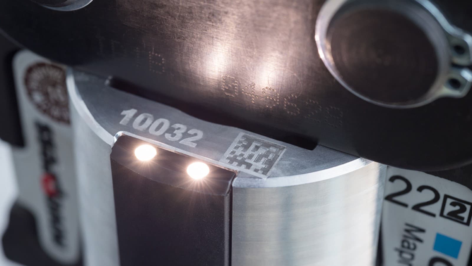 Unealta de presare Geberit cu funcţia de iluminare a locului de presare asigură vizibilitate optimă în colţurile întunecoase Unealta de presare Geberit cu funcţia de iluminare a locului de presare asigură vizibilitate optimă în colţurile întunecoase